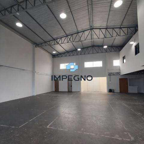 Barracão para alugar em Maringá, Zona 07, com 240 m²